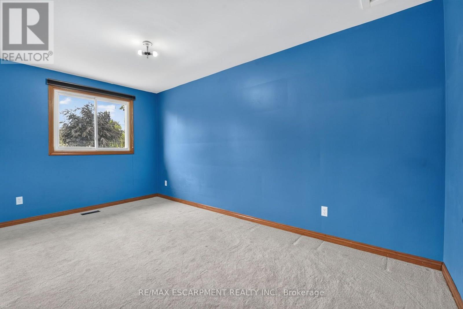 5 BROOKS CIRCLE - Image 23