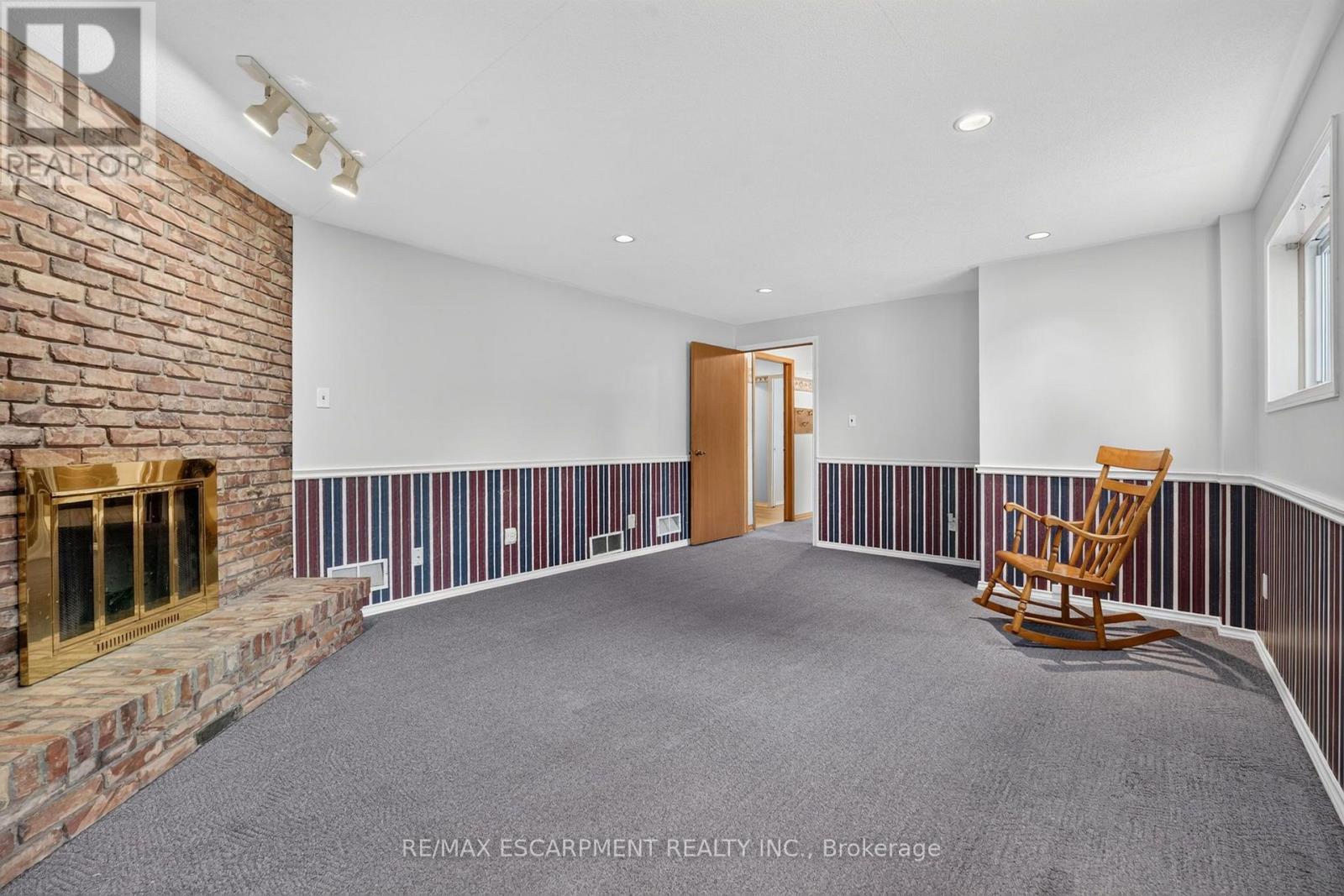 5 BROOKS CIRCLE - Image 30