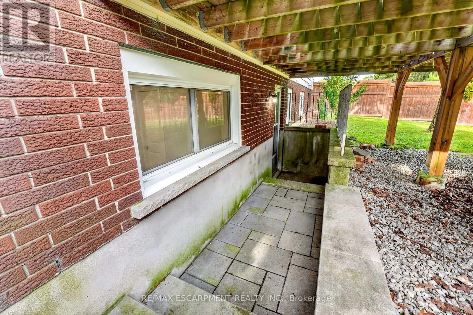 5 BROOKS CIRCLE - Image 45