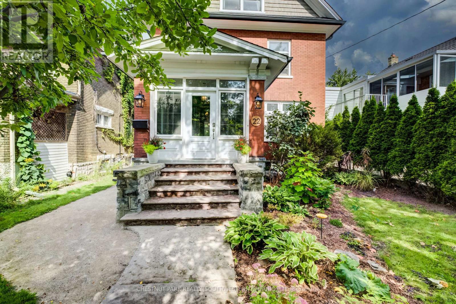22 MAYNARD AVENUE, Kitchener — photo 2
