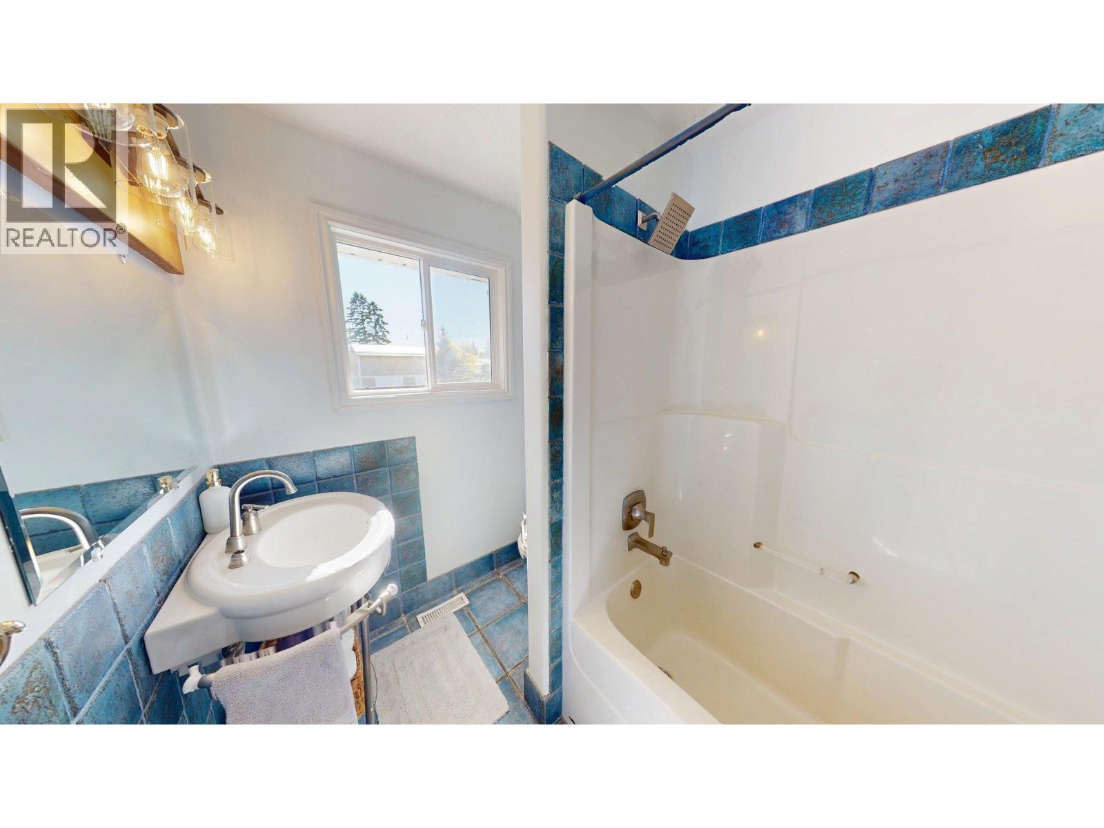 8111 96 AVENUE - Image 17
