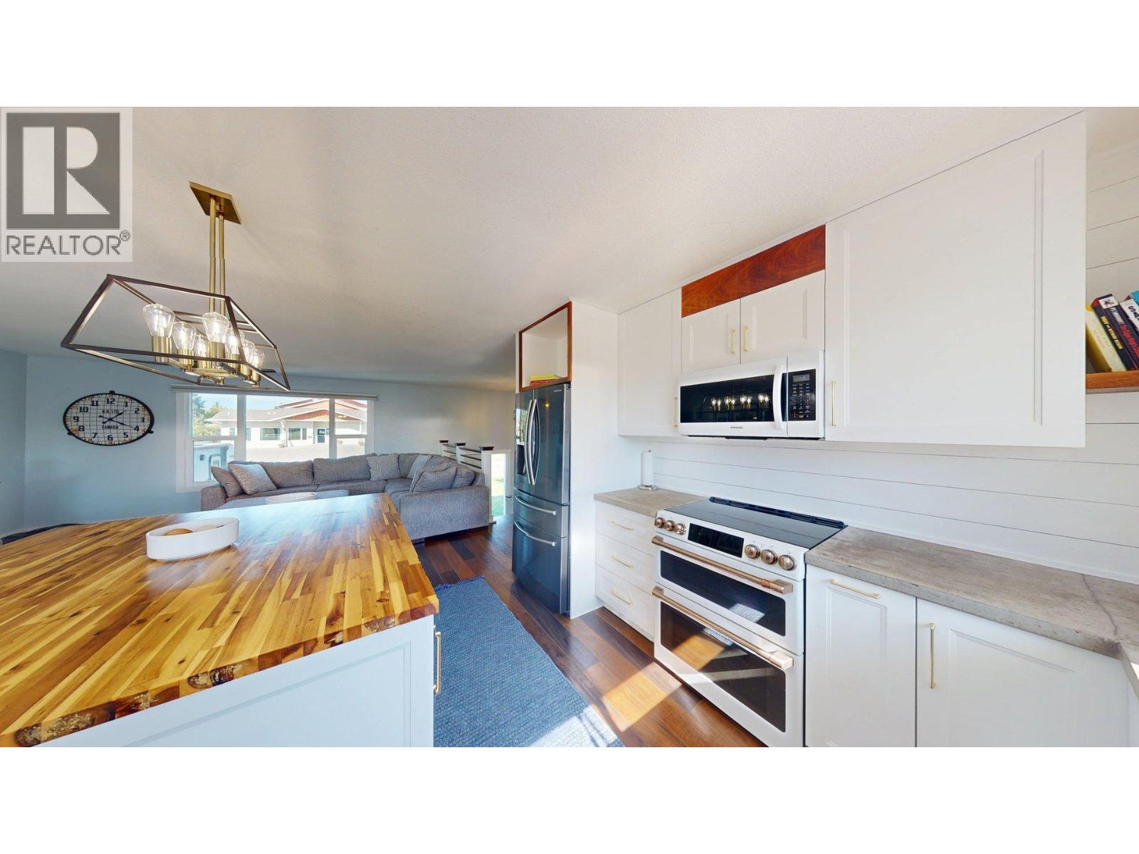 8111 96 AVENUE - Image 10
