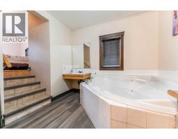 4729 49a Avenue, Lacombe, AB T4L1N4 Photo 23