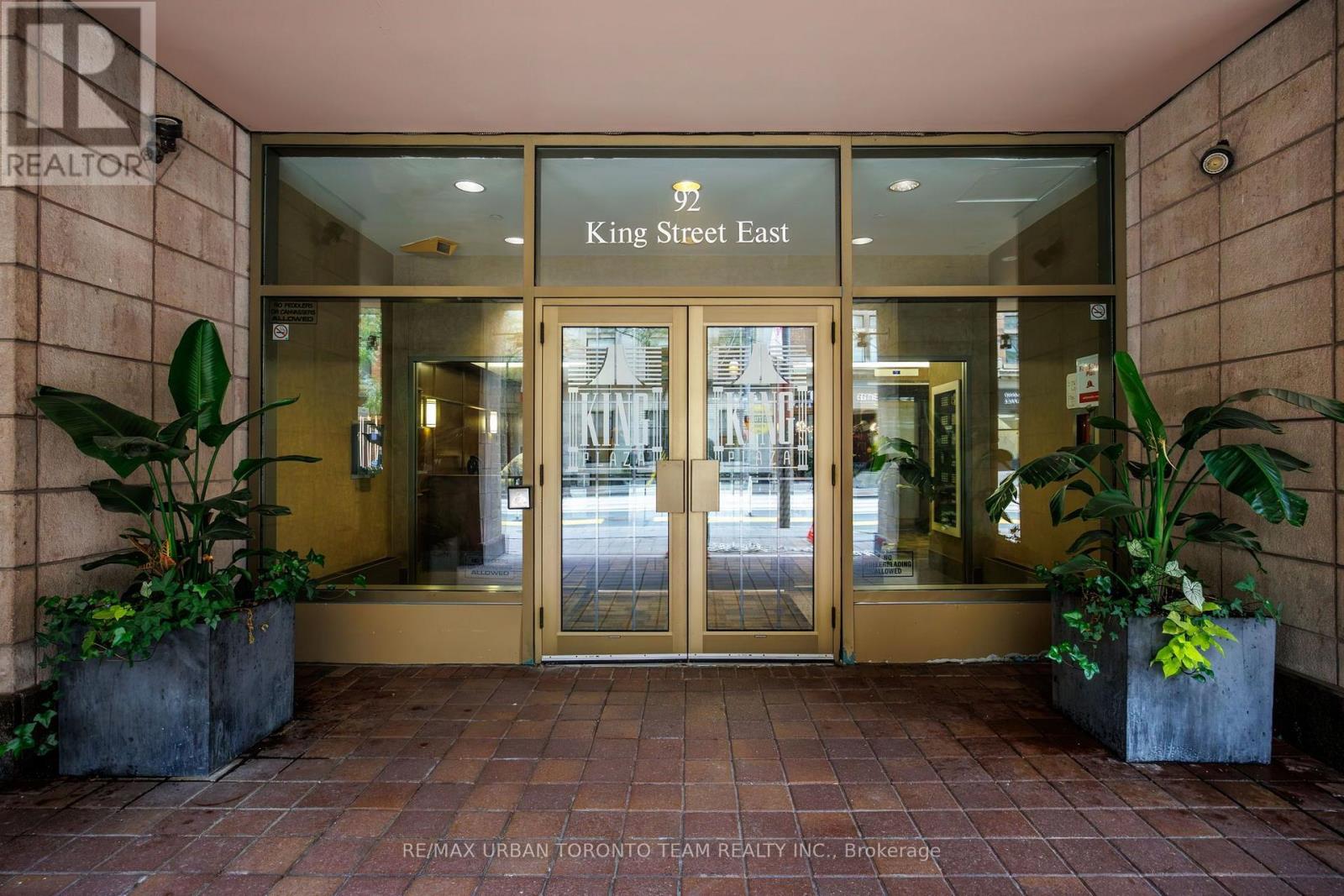 #418 92 KING STREET E - 26