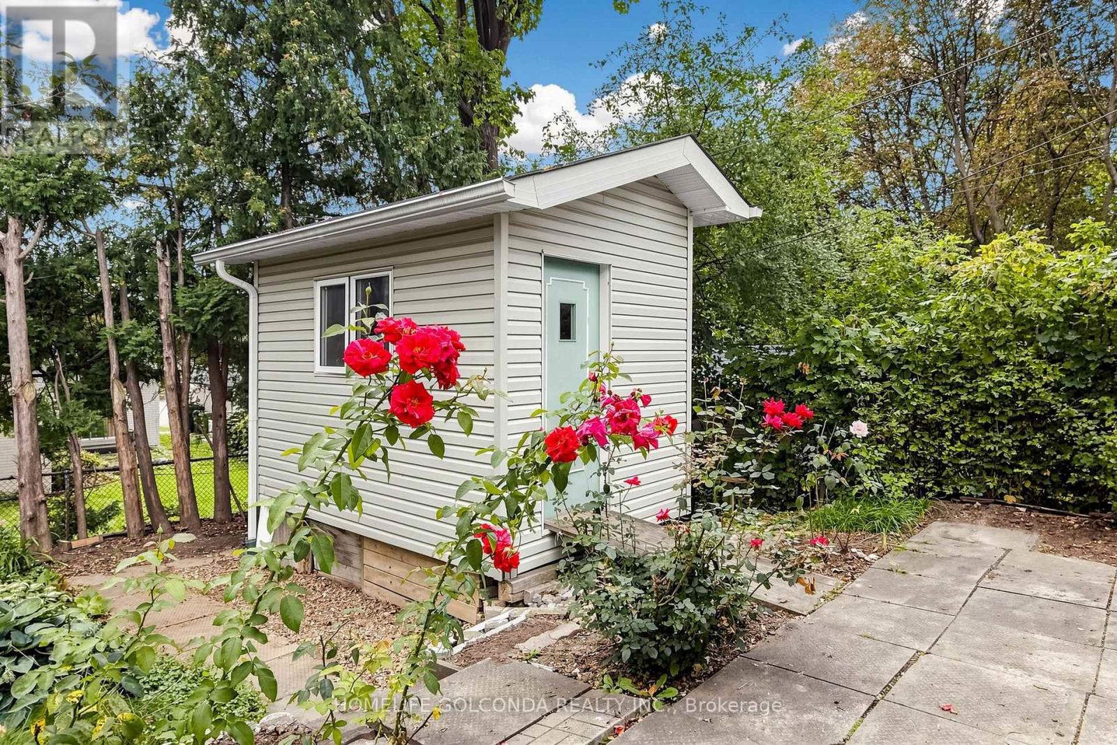 21 GROVE PARK CRESCENT - 35