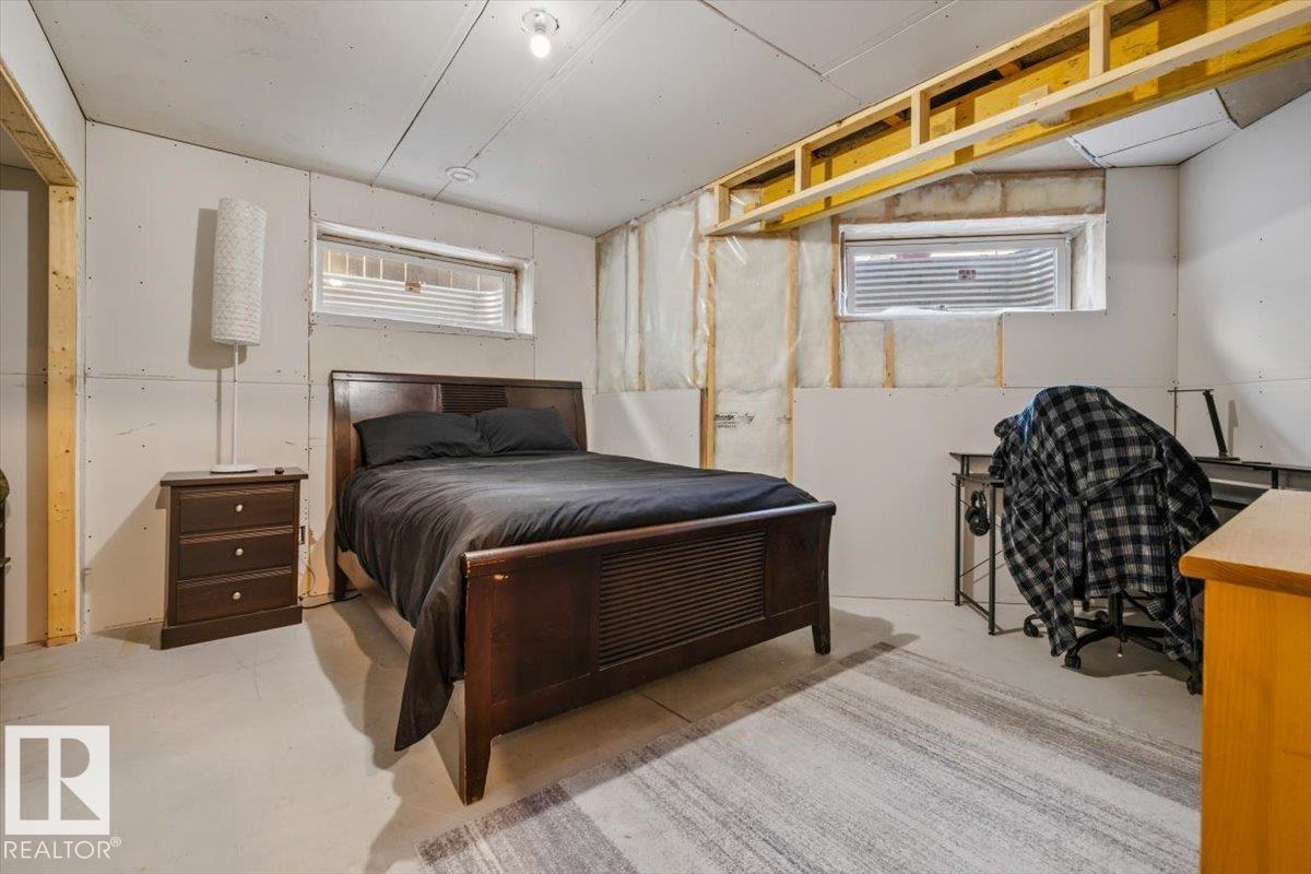 7 LAMPLIGHT DR - 44