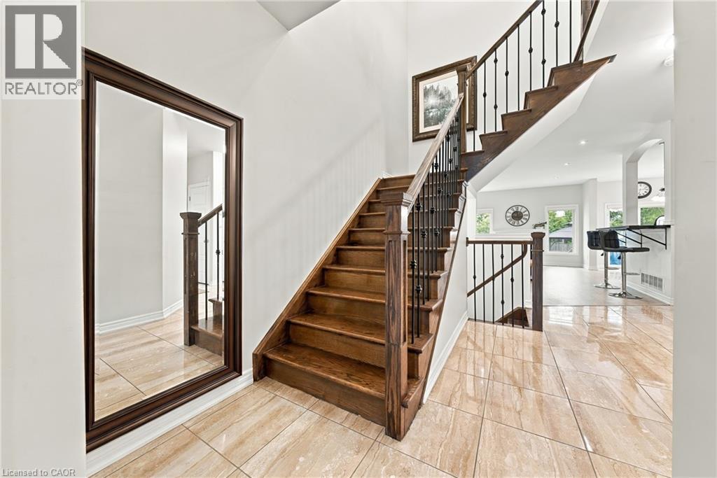 96 SPRINGVALLEY Crescent, Hamilton — photo 4