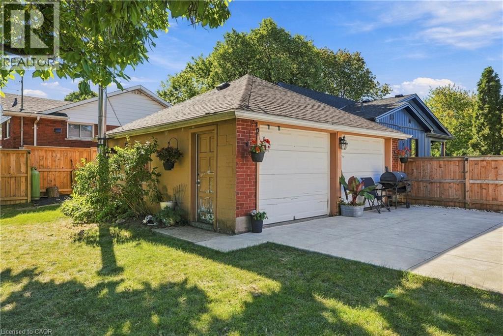 73 DODSON Street - Image 32