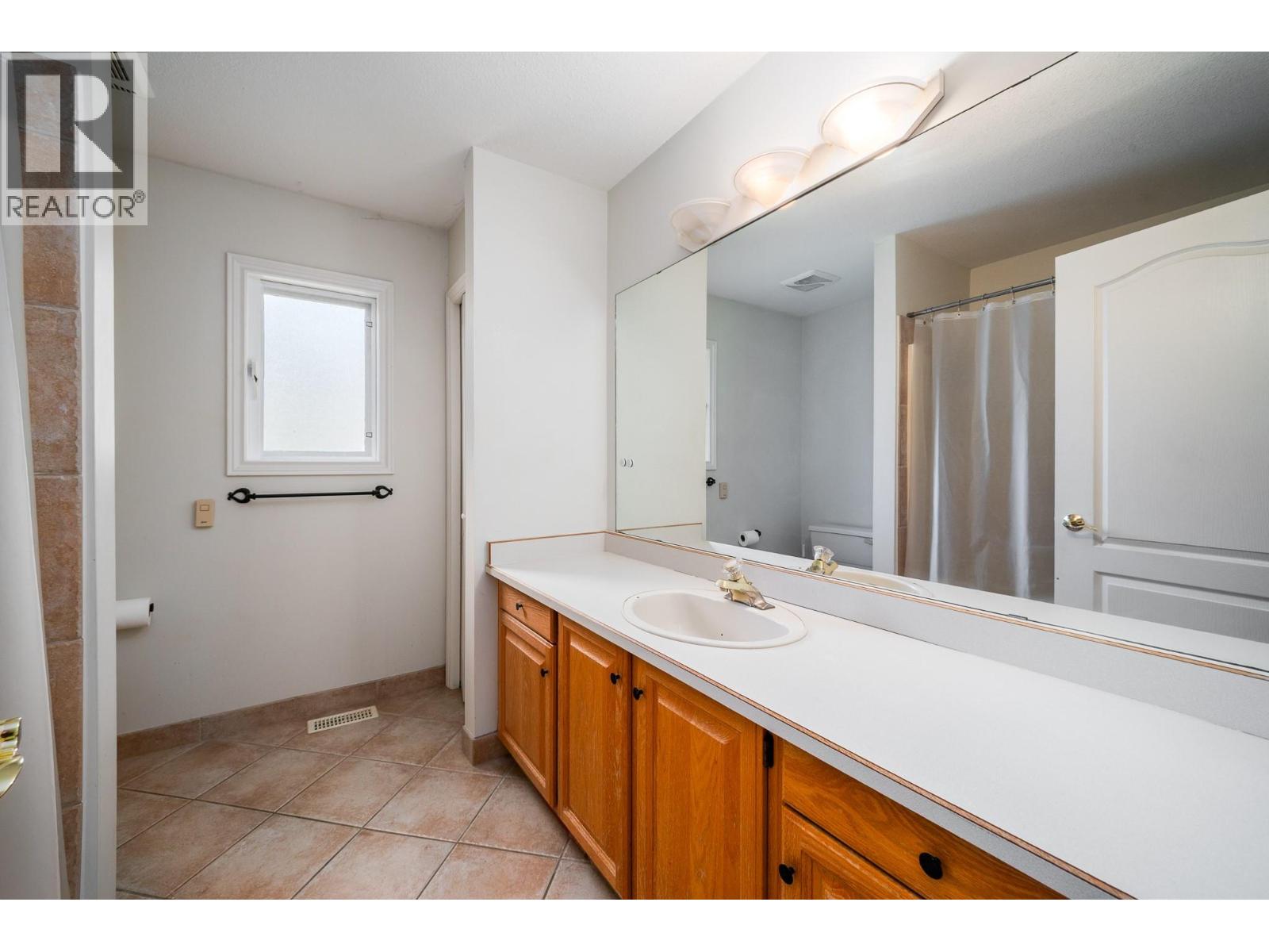  492 Carona Crescent, Kelowna