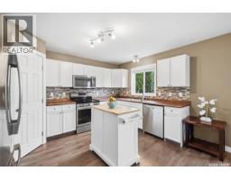 Family room - 343 Gordon Road, Saskatoon, SK S7T0A1 Photo 9