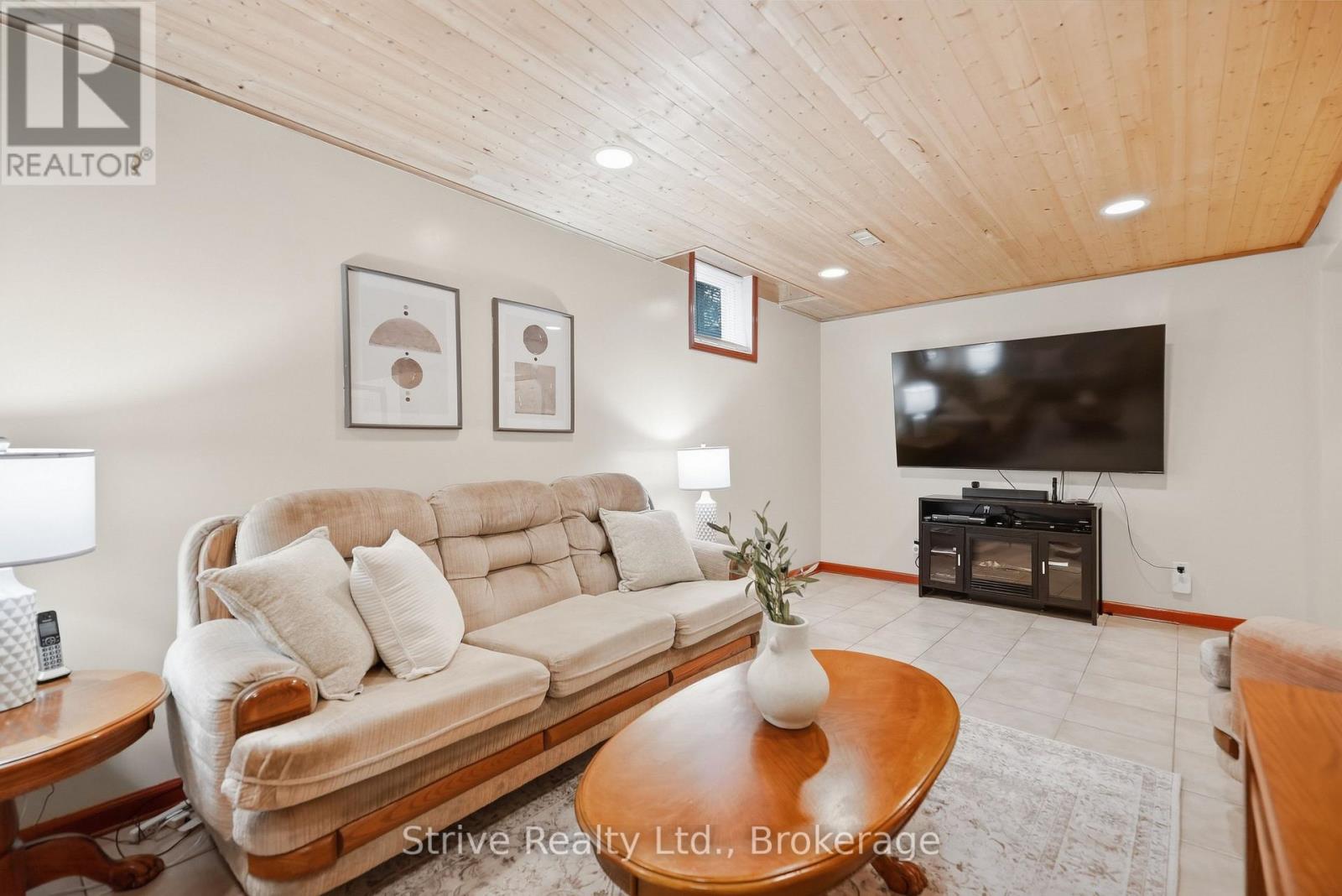 132 EAST HOUSE CRESCENT - Image 27