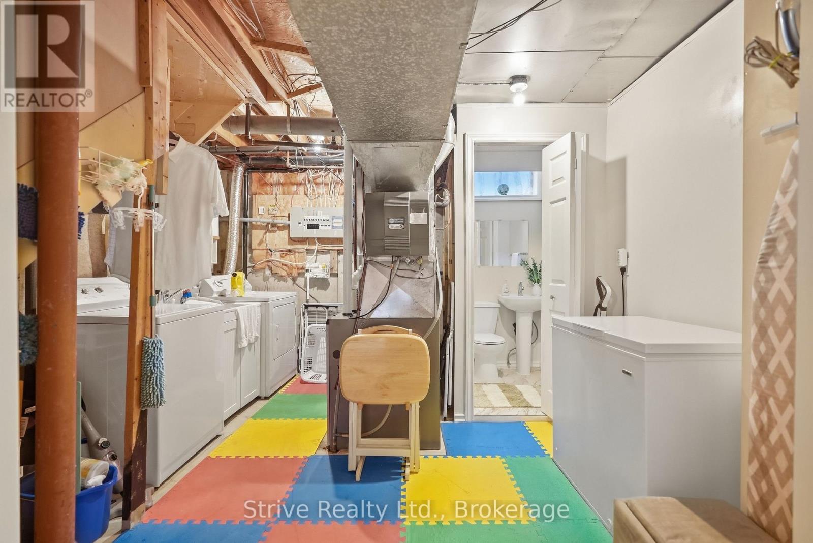 132 EAST HOUSE CRESCENT - 29