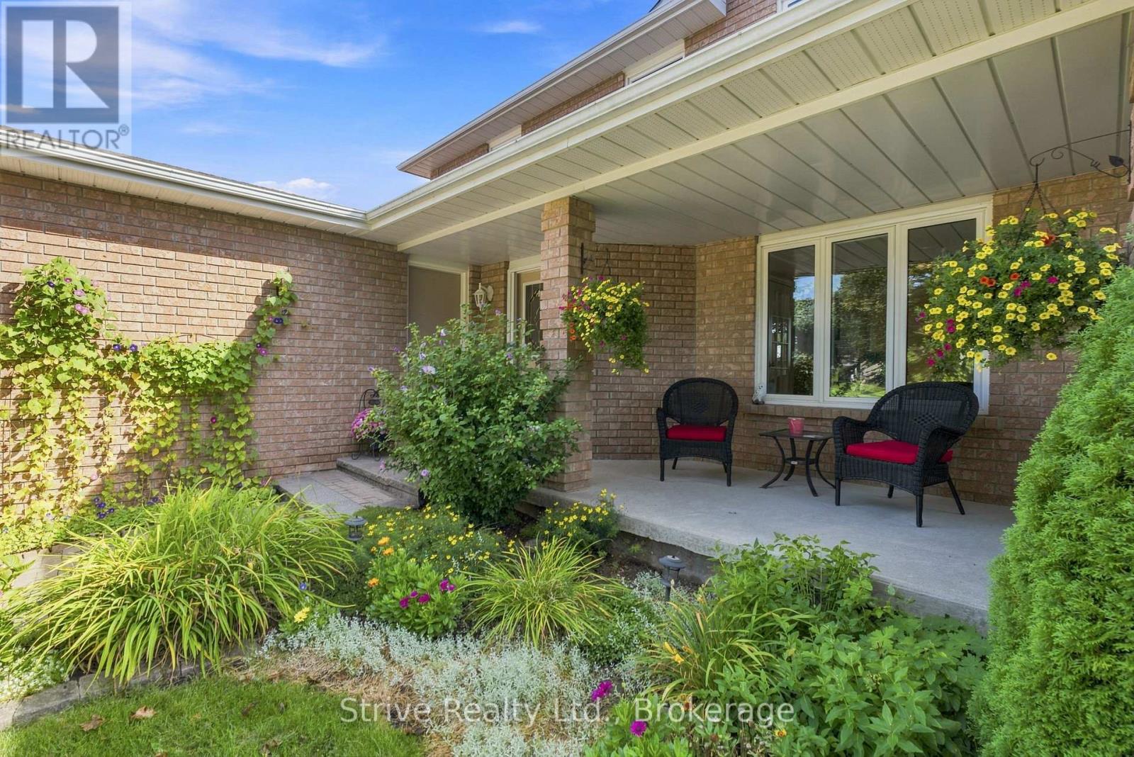 132 EAST HOUSE CRESCENT - 3