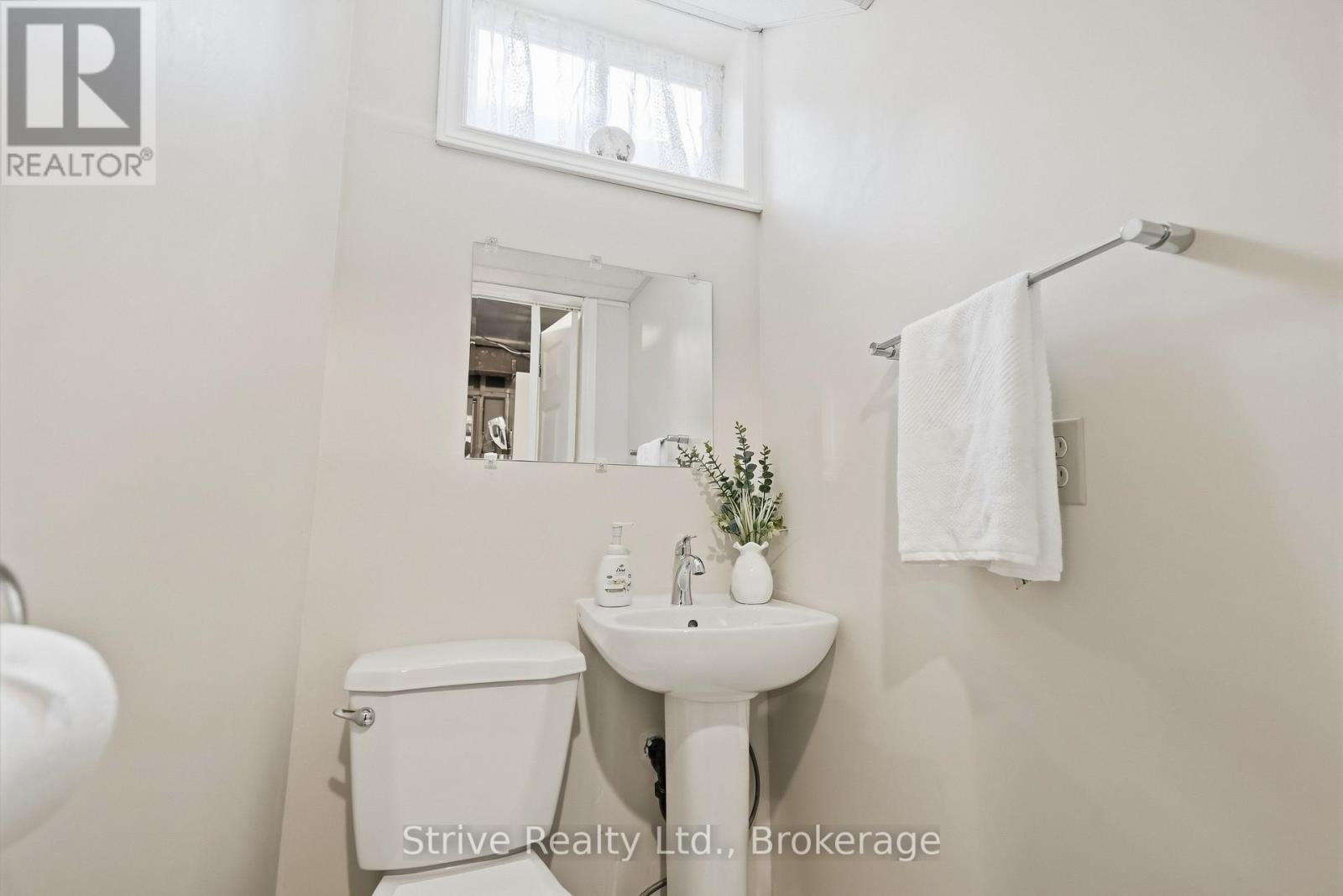 132 EAST HOUSE CRESCENT - 30