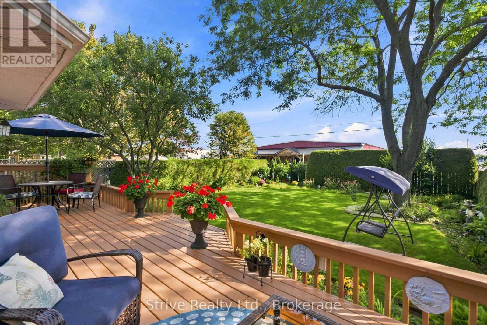 132 EAST HOUSE CRESCENT - 43