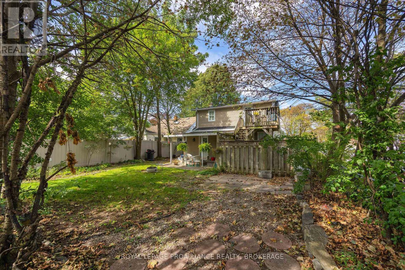 2 DUNKIRK AVENUE, Kingston (East of Sir John A. Blvd) — photo 10