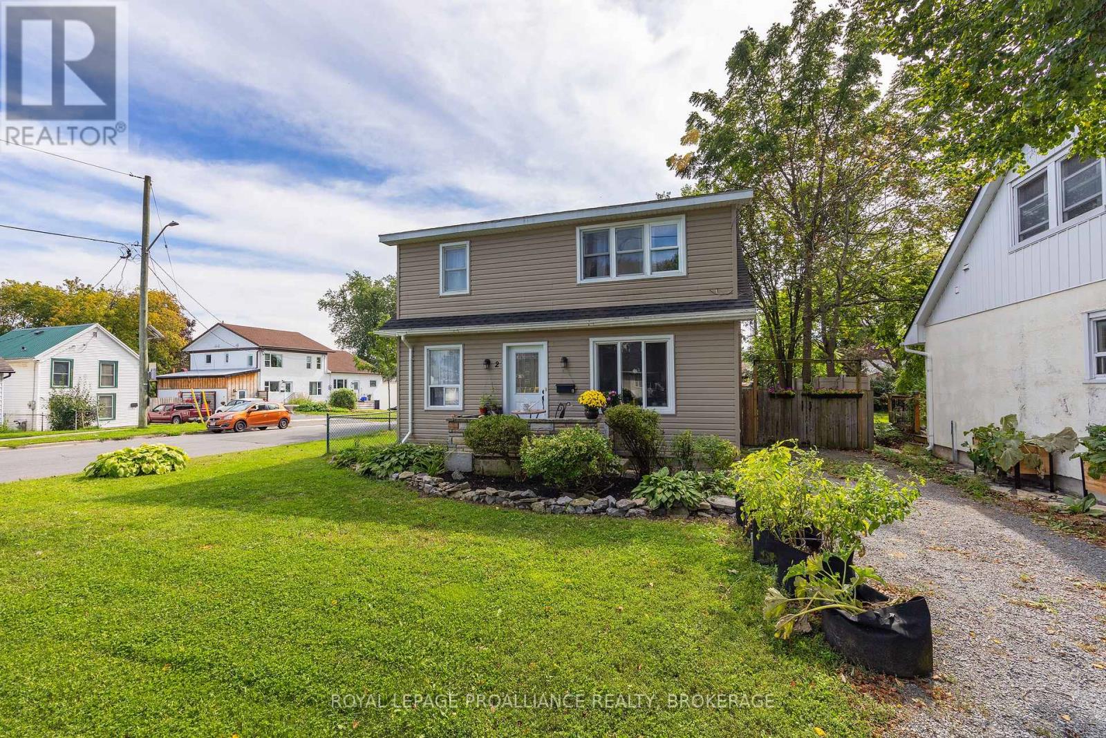 2 DUNKIRK AVENUE, Kingston (East of Sir John A. Blvd) — photo 2