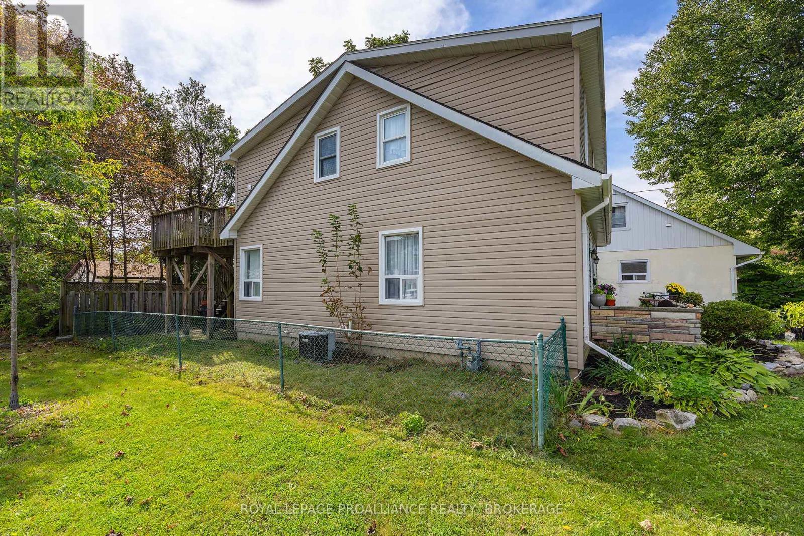 2 DUNKIRK AVENUE, Kingston (East of Sir John A. Blvd) — photo 7