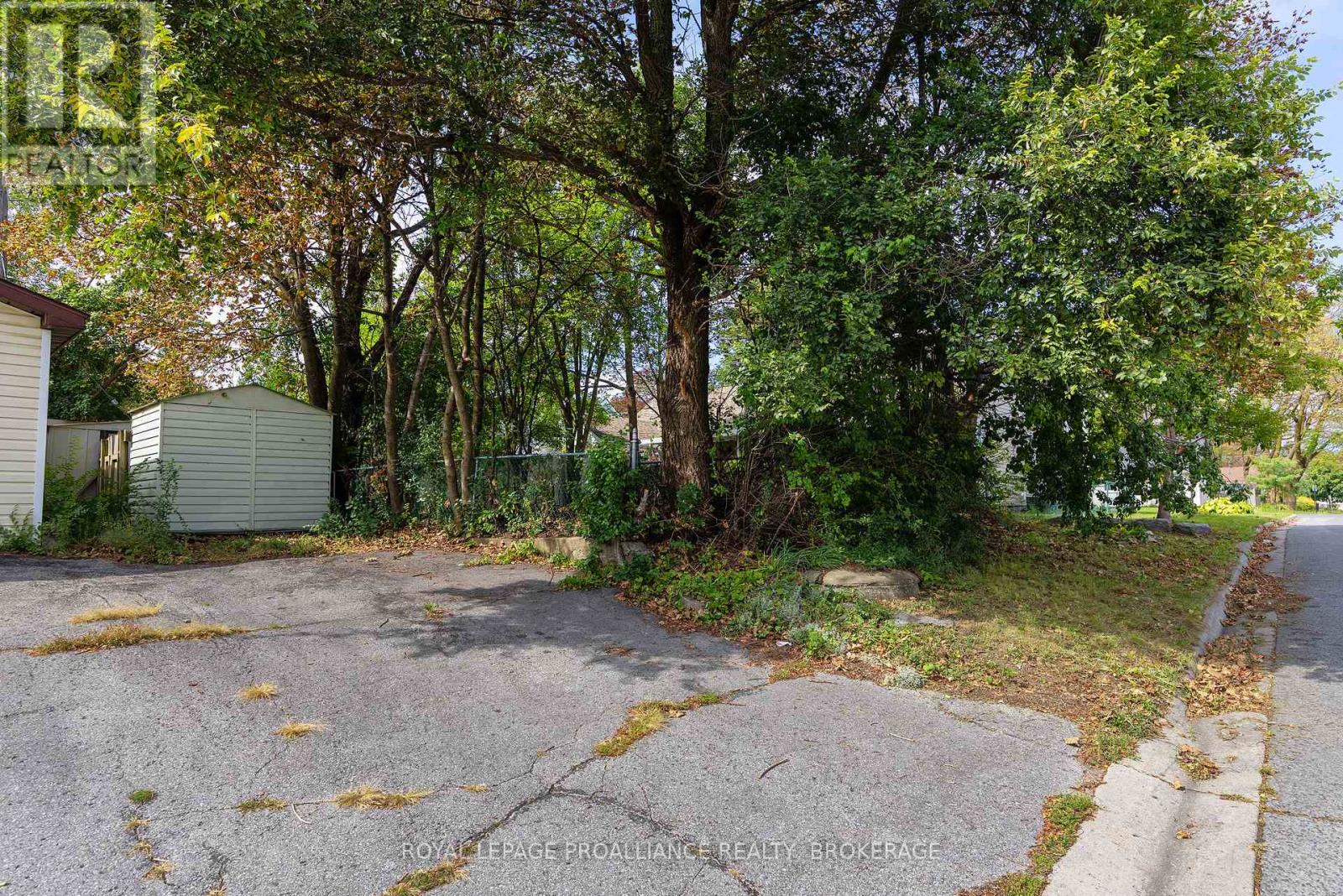 2 DUNKIRK AVENUE, Kingston (East of Sir John A. Blvd) — photo 9