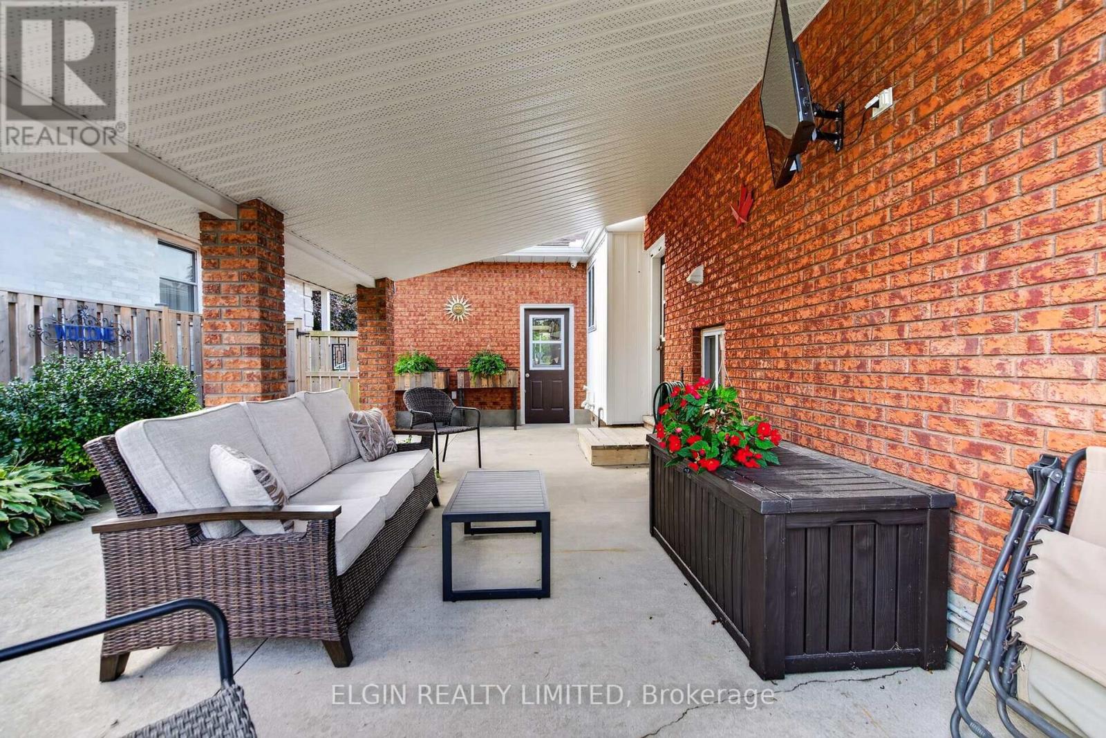 35 LEGER AVENUE - 40
