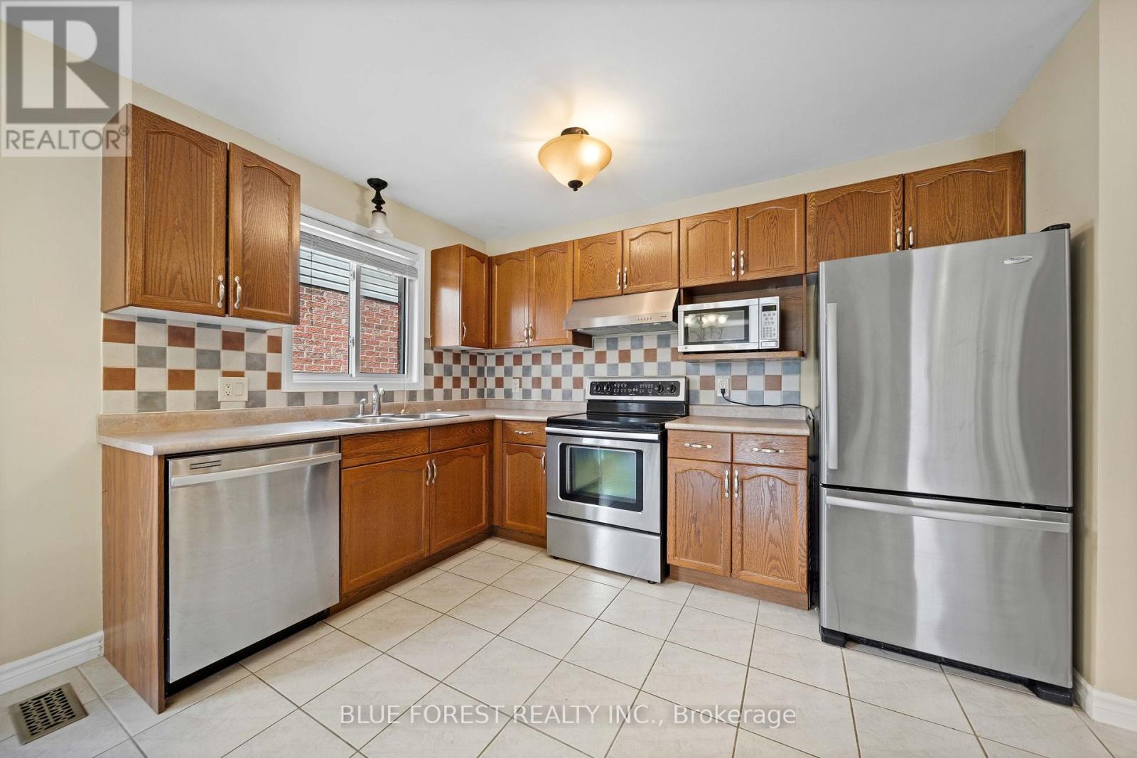 163 EMERALD ROAD, London South (South U) — photo 4