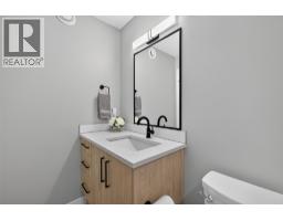 537 Hawes Court, Kelowna, BC V1W5C5 Photo 45