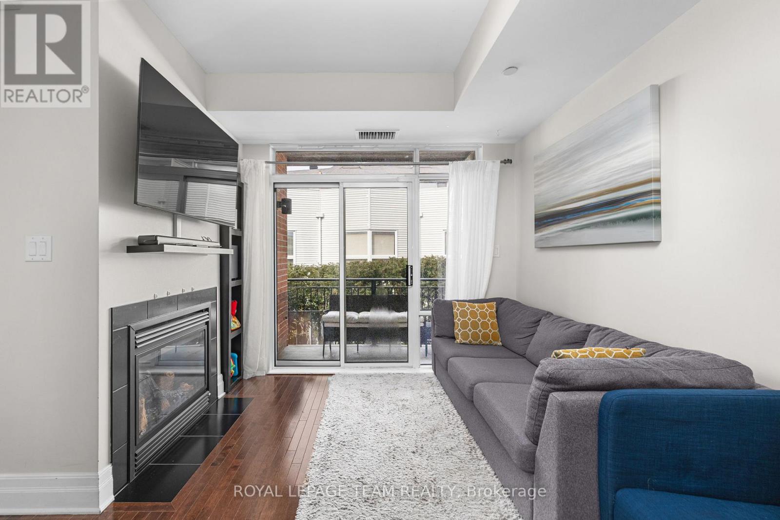 #212 950 MARGUERITE AVENUE - 20