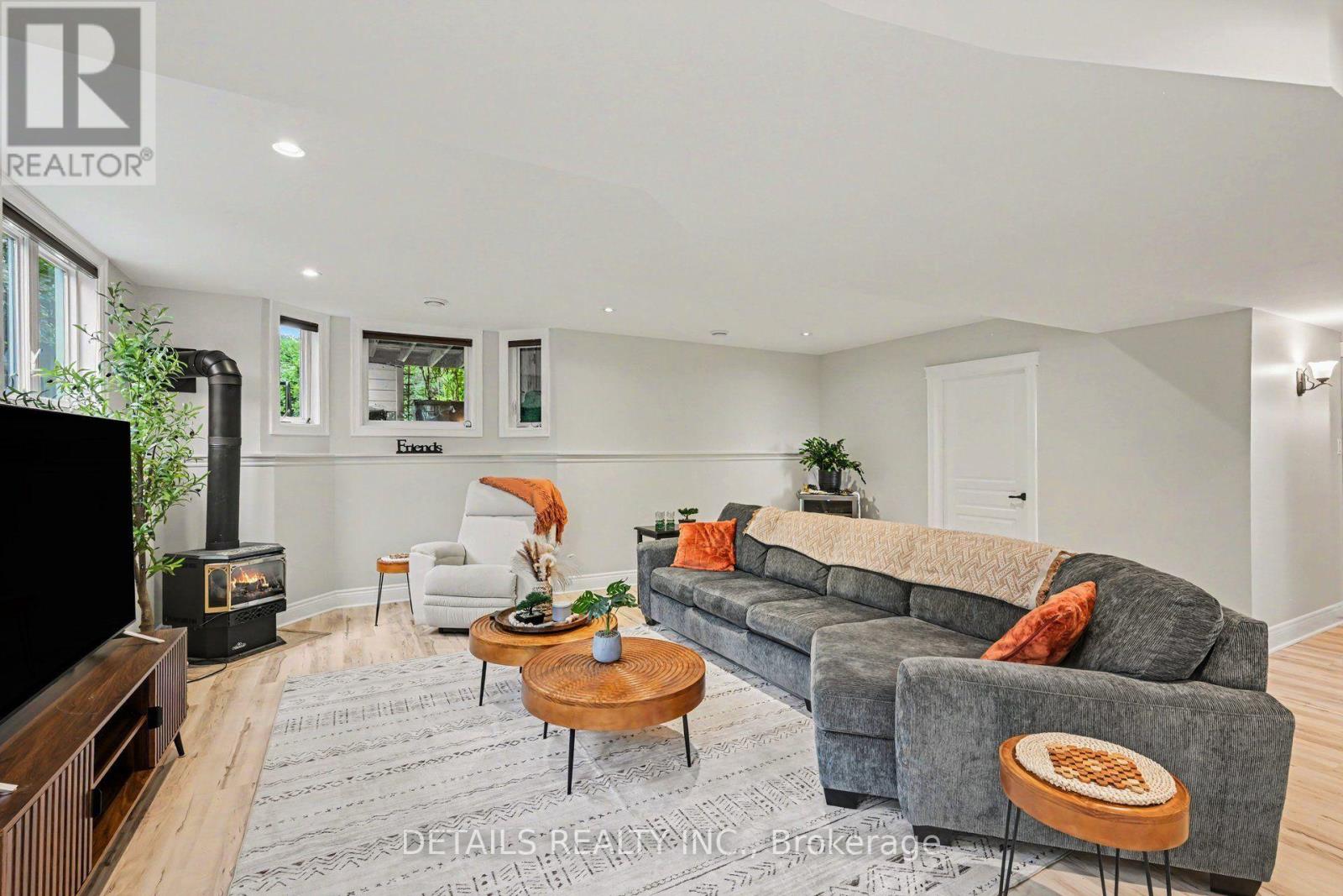 8 FRANCIS STREET - 28