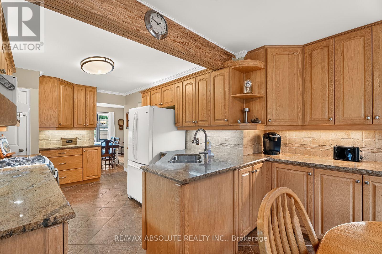 309 LIARD STREET photo 14