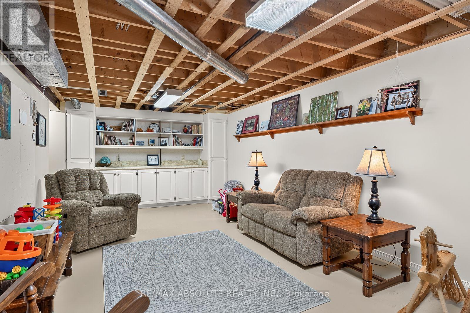 309 LIARD STREET photo 29