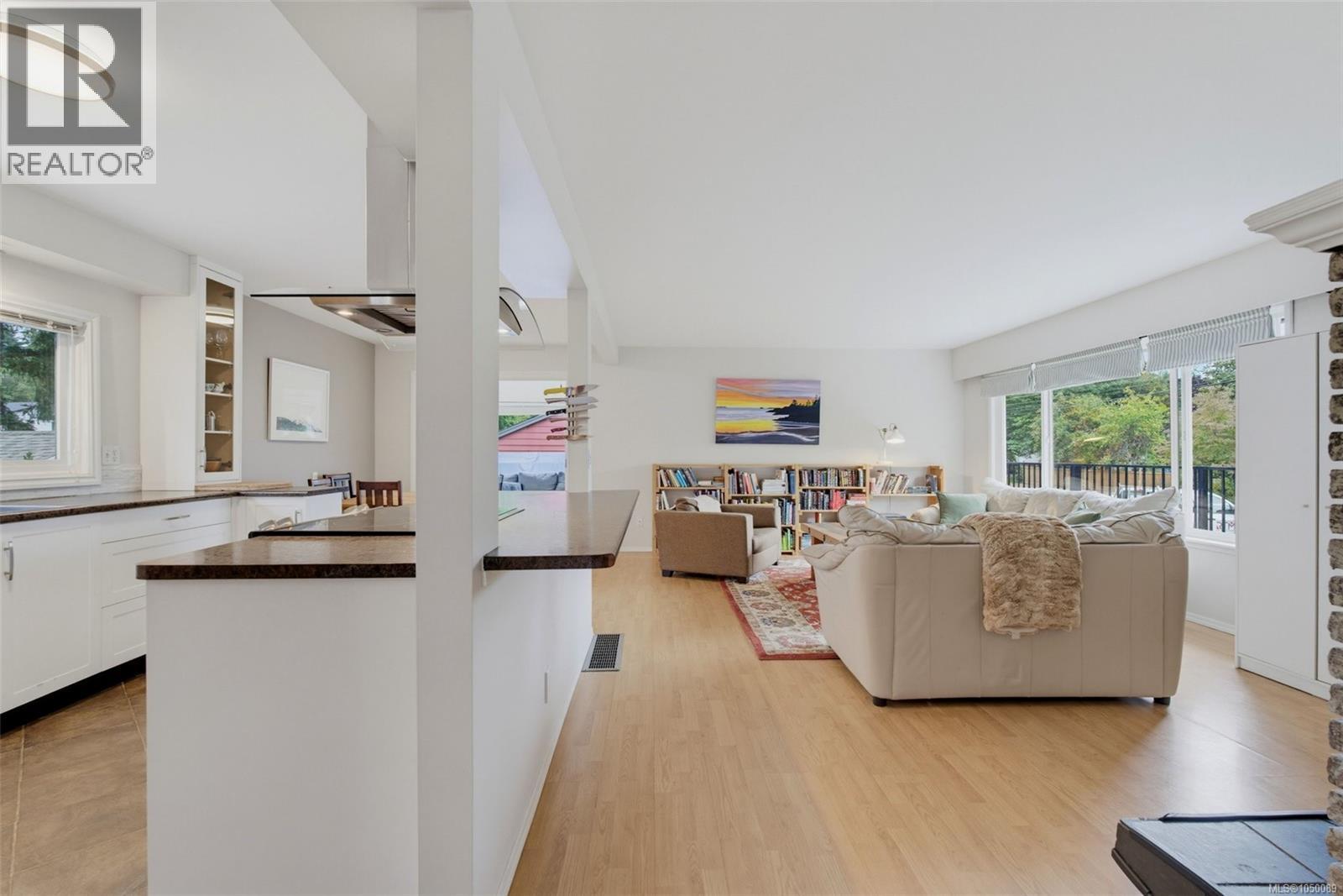 560 Ridley Dr - 9