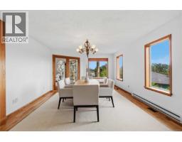 Living room - 1785 Cedar Hill Cross Rd, Saanich, BC V8P2R2 Photo 11