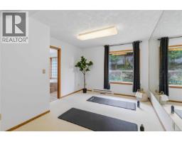 1785 Cedar Hill Cross Rd, Saanich, BC V8P2R2 Photo 29
