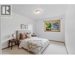1785 Cedar Hill Cross Rd, Saanich, BC V8P2R2 Photo 38