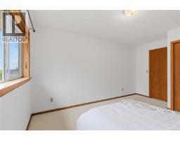 1785 Cedar Hill Cross Rd, Saanich, BC V8P2R2 Photo 40