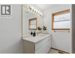 1785 Cedar Hill Cross Rd, Saanich, BC V8P2R2 Photo 42