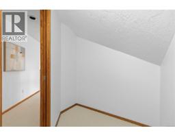 1785 Cedar Hill Cross Rd, Saanich, BC V8P2R2 Photo 43