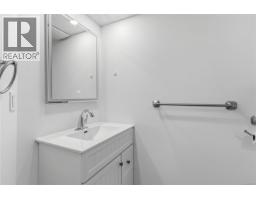 1785 Cedar Hill Cross Rd, Saanich, BC V8P2R2 Photo 55
