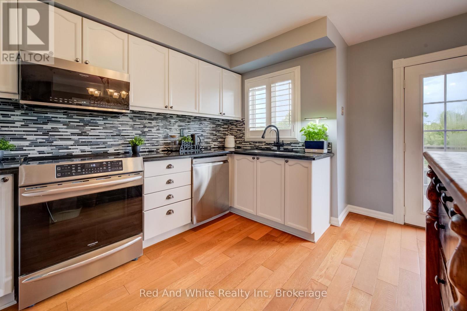 554 GRAND RIDGE DRIVE - Image 19