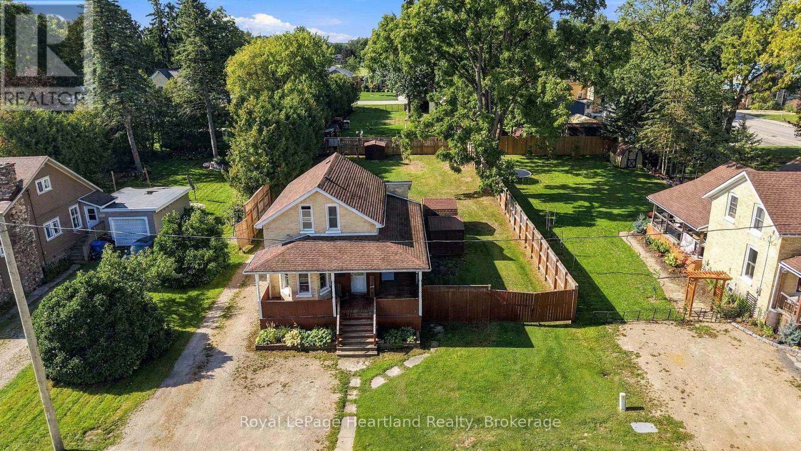 8 CLARKE STREET S, Minto