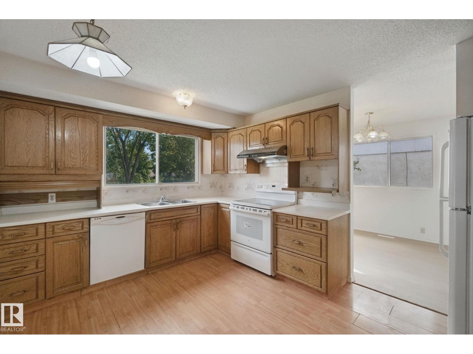 8807 181 ST NW - 18
