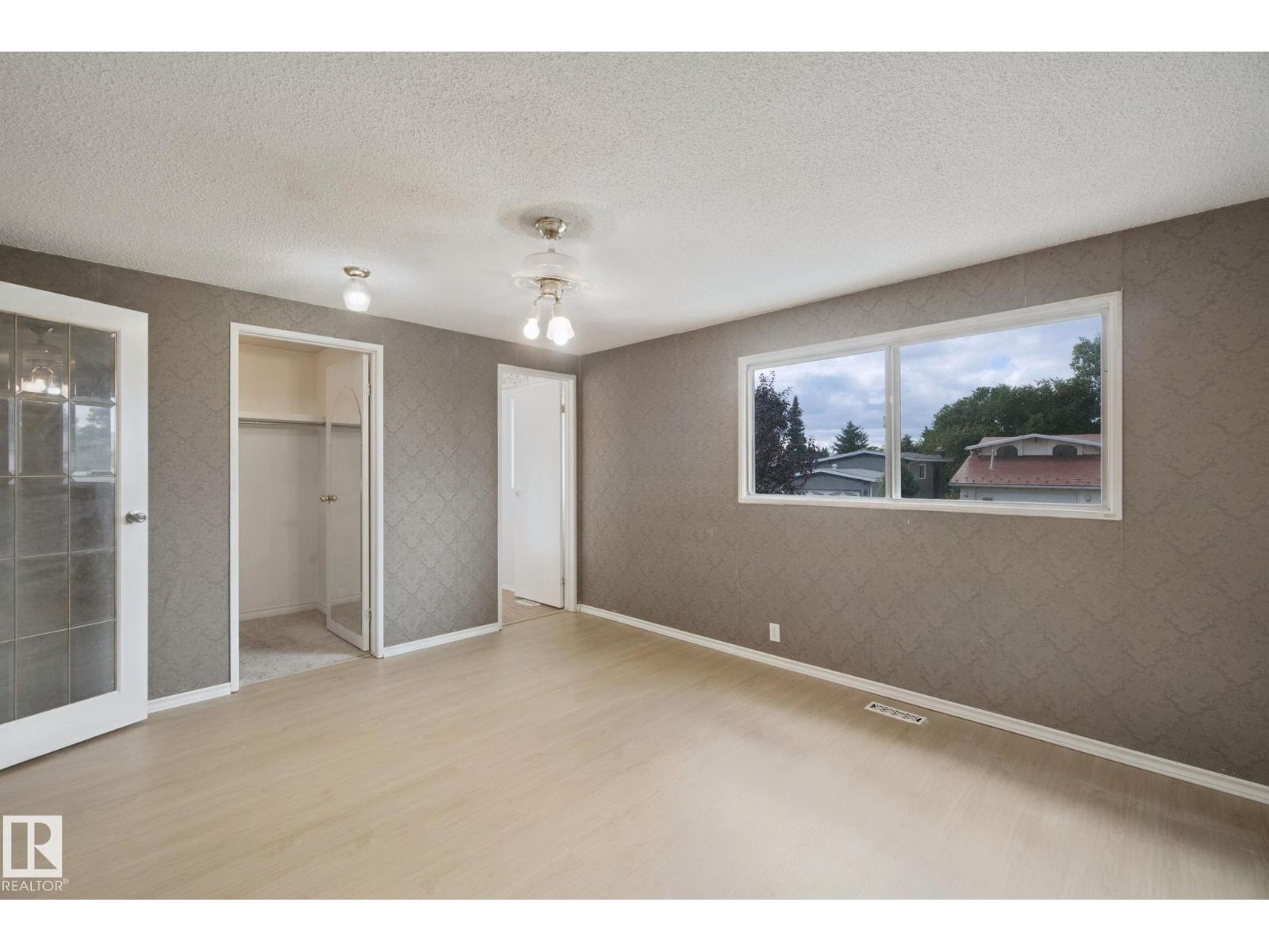 8807 181 ST NW - 32