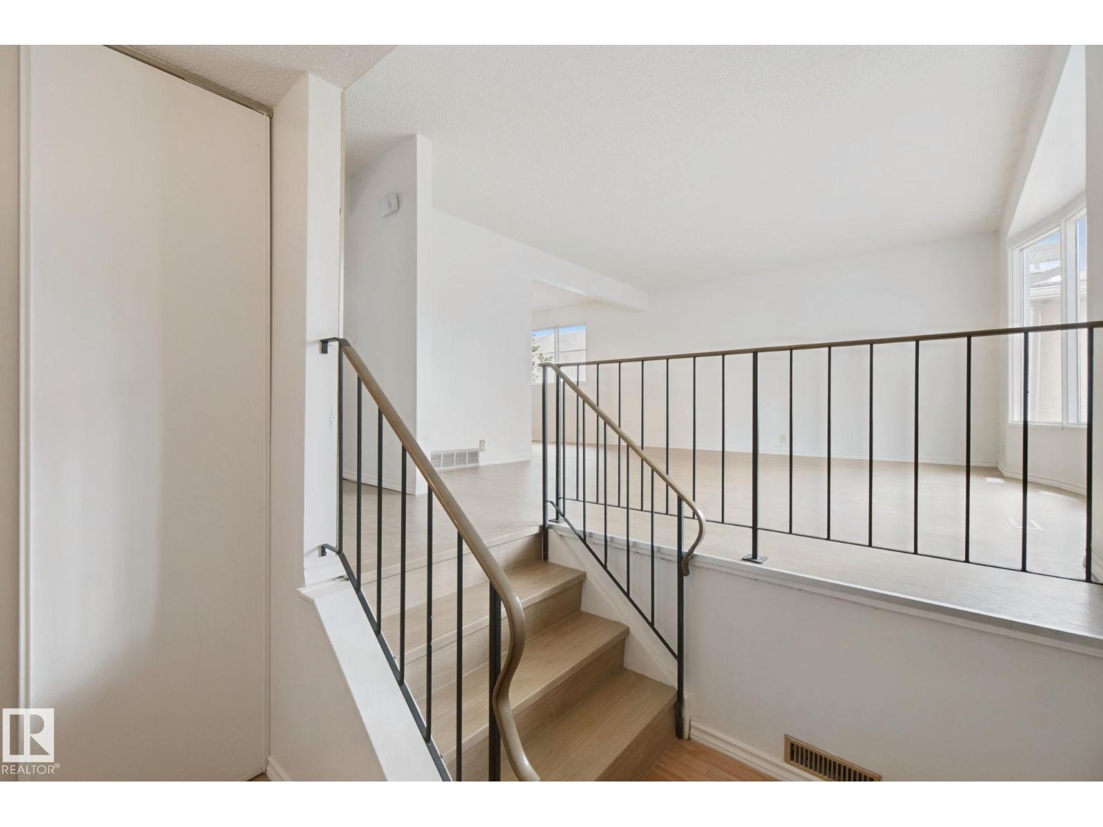 8807 181 ST NW - 8