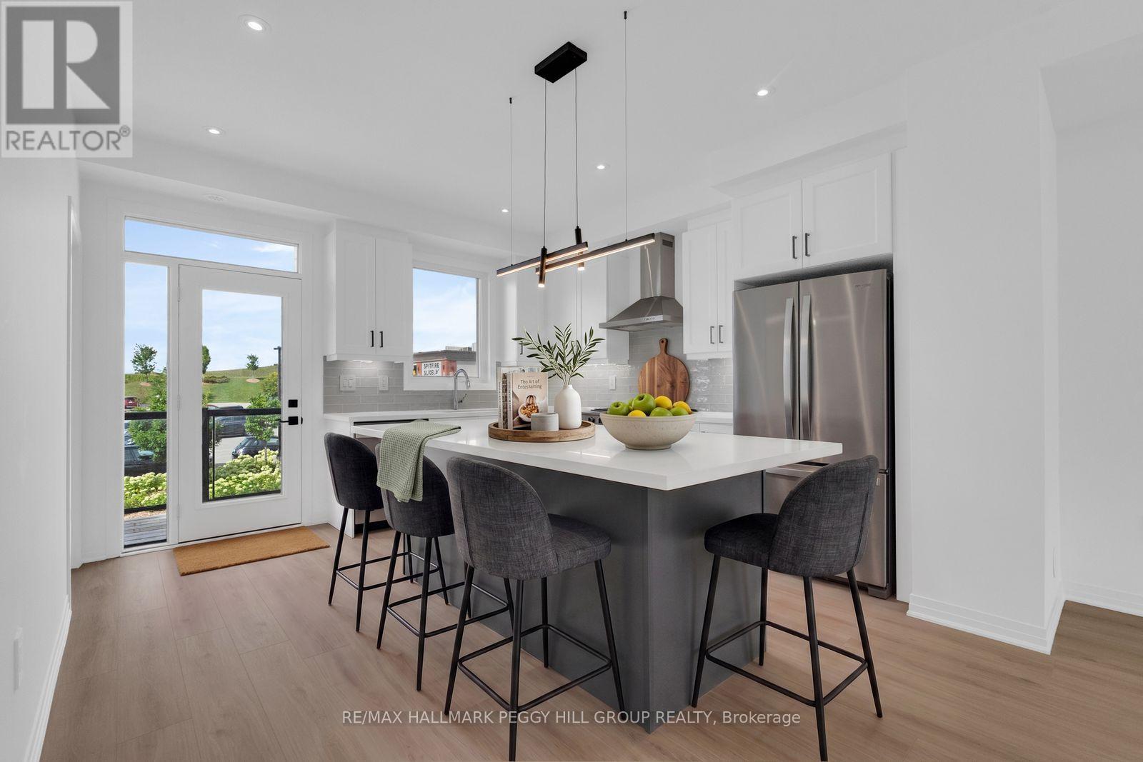 82 BRANDON CRESCENT, New Tecumseth (Tottenham) — photo 2