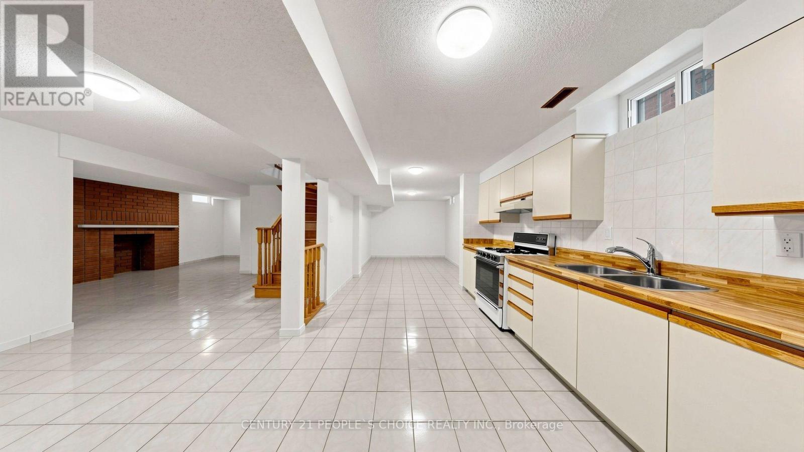 82 EMBASSY DRIVE - 22