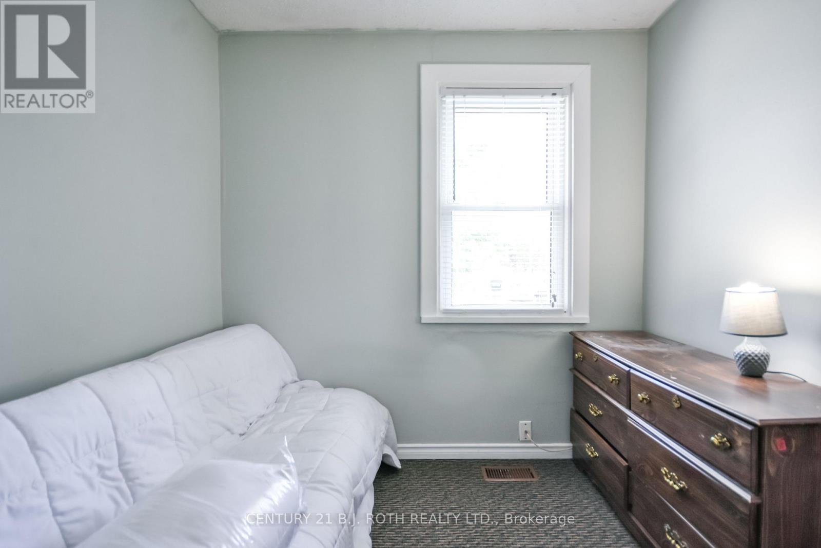 381 FOREST AVENUE S - Image 15