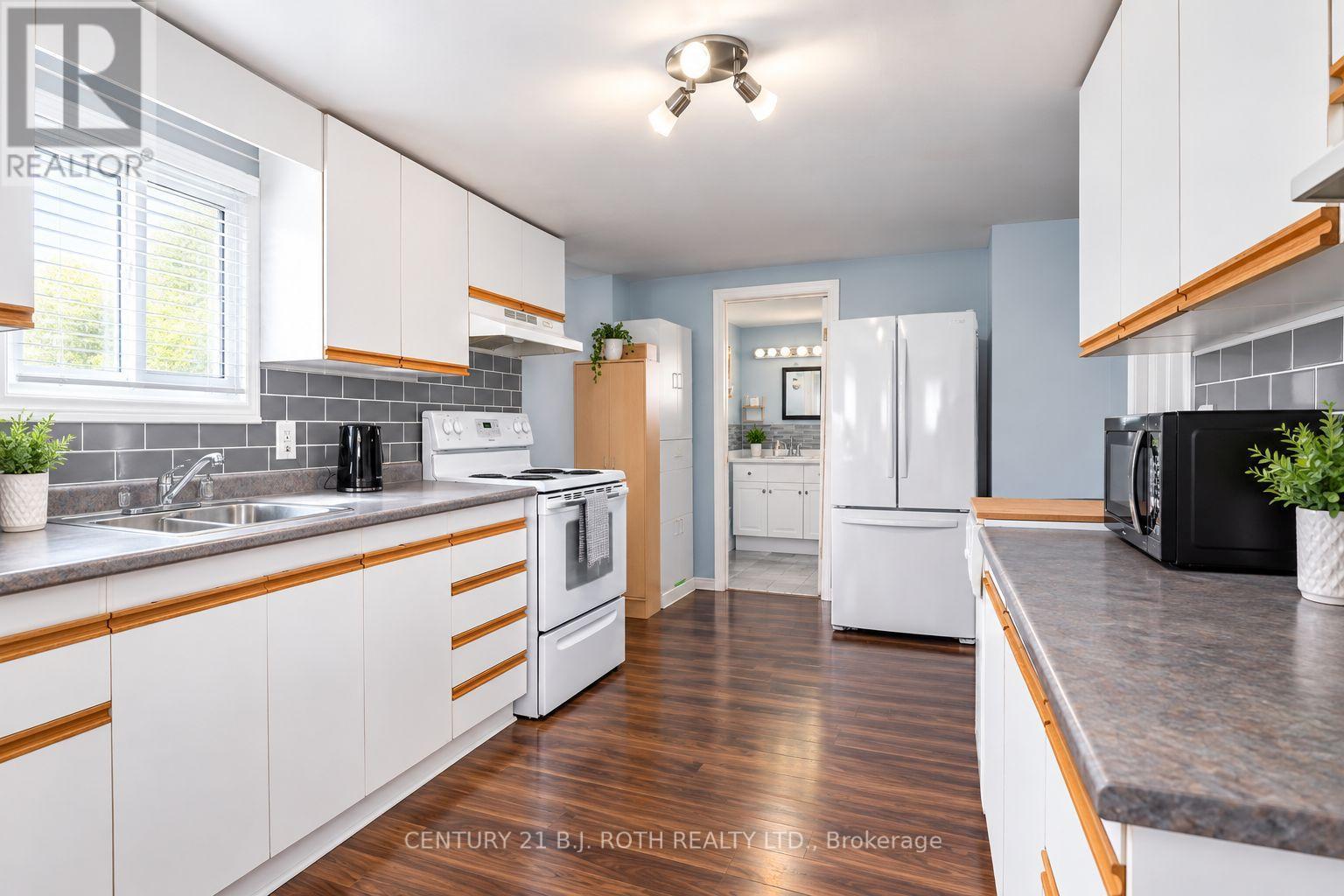 381 FOREST AVENUE S - 8