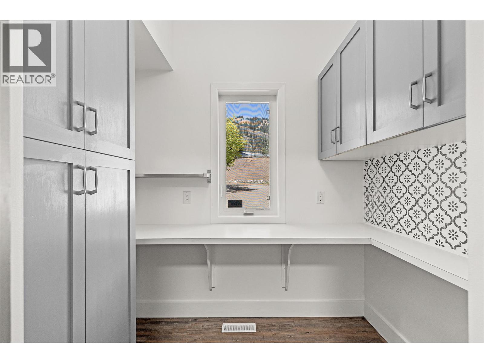 10421 Warren Road - Image 28