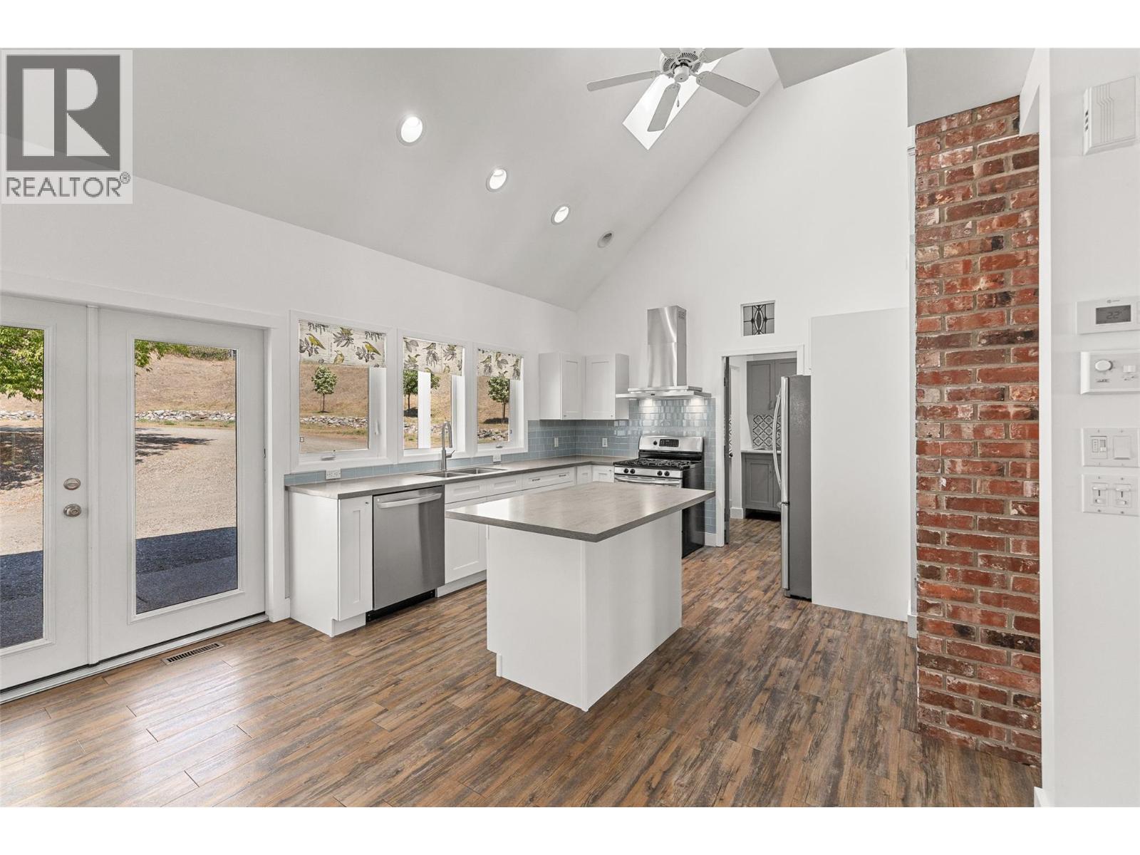 10421 Warren Road - 12