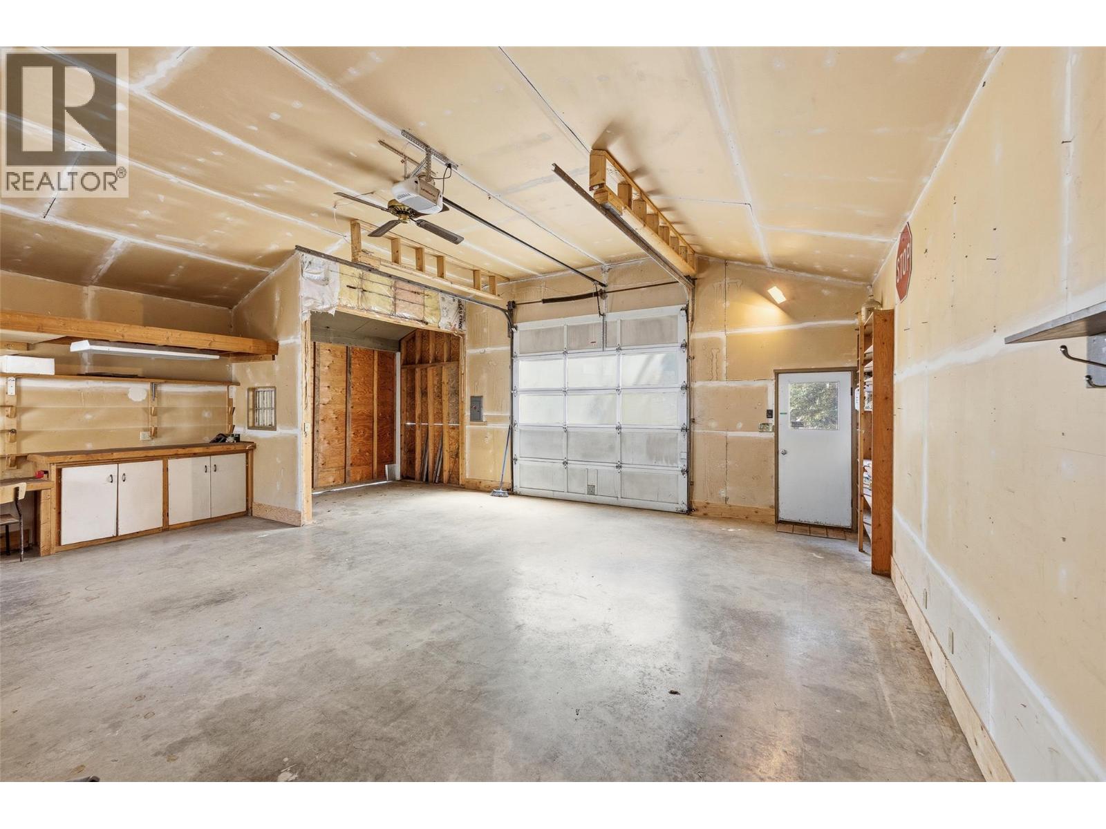 10421 Warren Road - Image 42